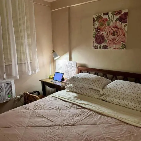East Service Road Condotels, hotel in Manila