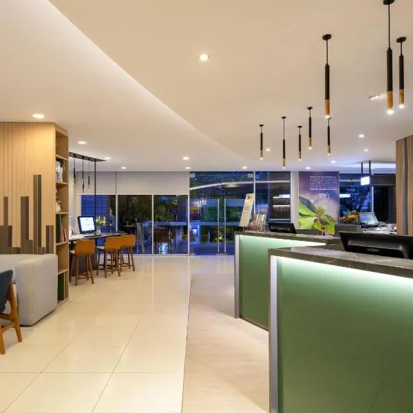 ibis Bangkok Sathorn, khách sạn ở Bangkok