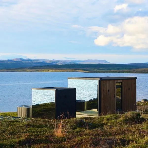 Mirror Suite, hotel v destinaci Hjarðarholt