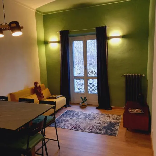 Casa Regina - Vicino a Porta Susa, hotel in Turin