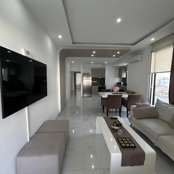 Sia-Serenity Finikoudes Apartment, hotel in Larnaka