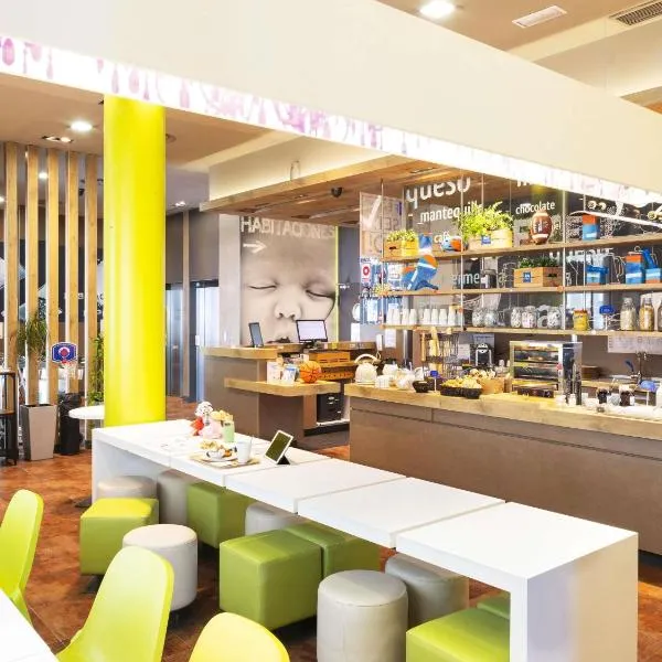 Ibis Budget Sevilla Aeropuerto, hotel in Seville