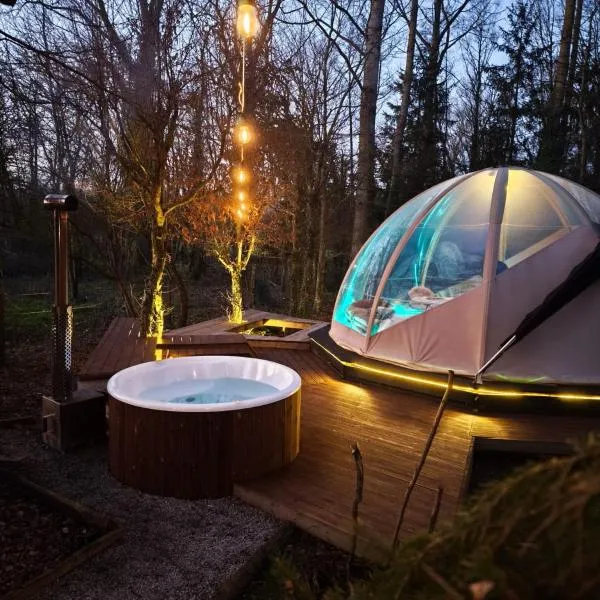 OUT & LODGE, Wigwam, hotel in Couvin