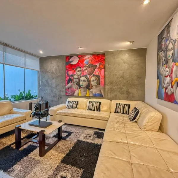 Beautiful Penthouse in Lima, in front of the park, hotel in Lima