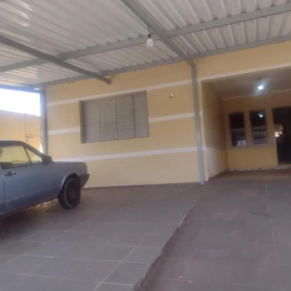 Casa na área central com 3 quartos, hotel en São Pedro