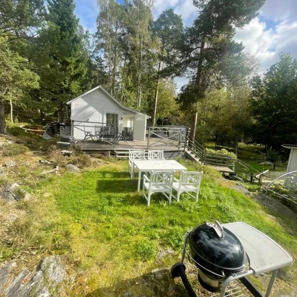 Cozy Guesthouse with Terrace, BBQ & Lake Access, hotel v destinaci Stockholm
