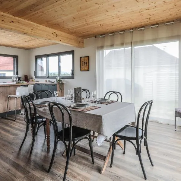 Cozy House Close to Les Salines Royales with Parking and WiFi, hotel v destinaci Arc-et-Senans