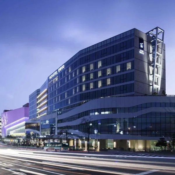 Novotel Ambassador Suwon, hotel en Suwon