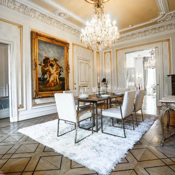 Elegant Villa near Alster with Garden and Party Room, hotel di Hamburg