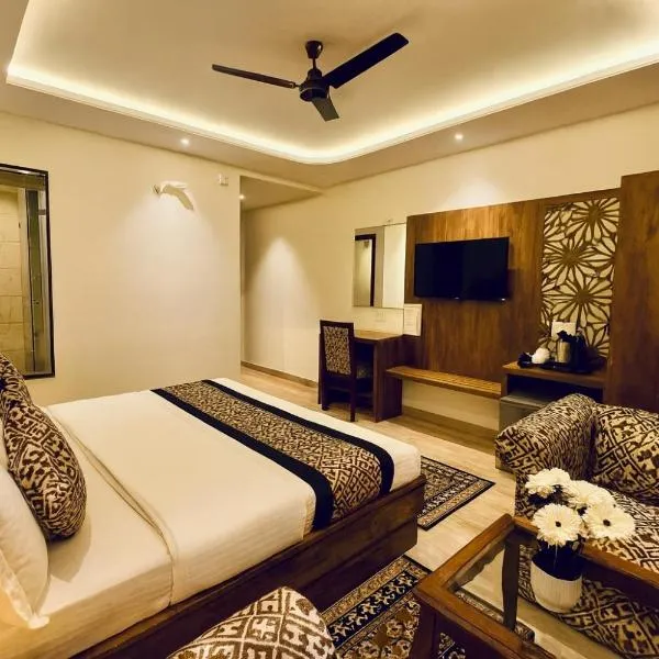 Maclo Classic Luxury Resort- #Lavish & Luxury Rooms #Big Parking # Lift # All Balcony Rooms # Prime Location # Top Selling # Property In Mcleodganj, hotel in McLeod Ganj