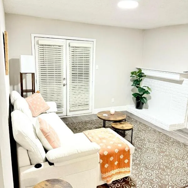 Quiet Quarter 1Br1Ba by Dallas north tollway and Med, Hotel in Addison