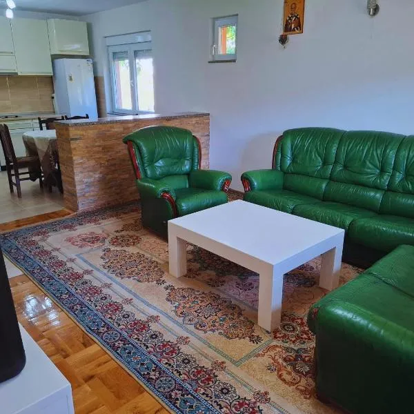 Modern Spacious ViS Raska Apartment! 5min Cafes, hotel in Raška