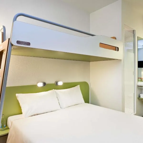 ibis budget Givet, hôtel à Givet