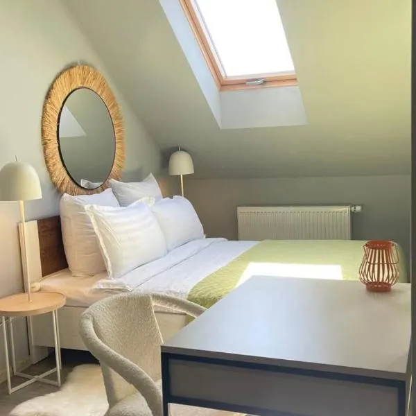 Світлий номер для трьох осіб N9, hotel v destinaci Černovice