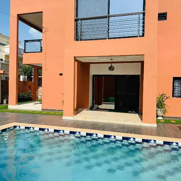 Villa Neuve Piscine privée 5 minutes de hôtel Lamantin Beach Movempick Saly, hotel em Saly Portudal