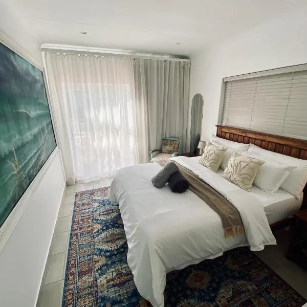 The Bungalow 2 min walk to The Point, hotel a Jeffreys Bay