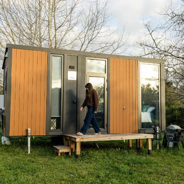 Misty Mountain View by Tiny Away,位于怀希的酒店