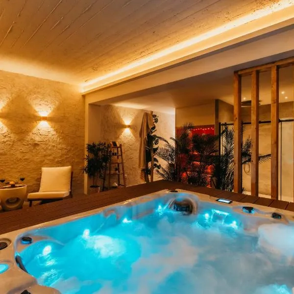 Romantische suite met jacuzzi & sauna - dichtbij stadscentrum، فندق في أيندهوفن