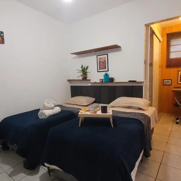 Pousada Céu de Viracopos, quarto nordeste individual c banheiro 8 min do aeroporto，位于坎皮纳斯的酒店