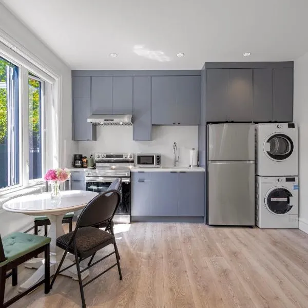Dunbar Brand-new laneway house, hotel in Vancouver