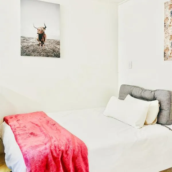 Peaceful tiny home, hotel in Centurion