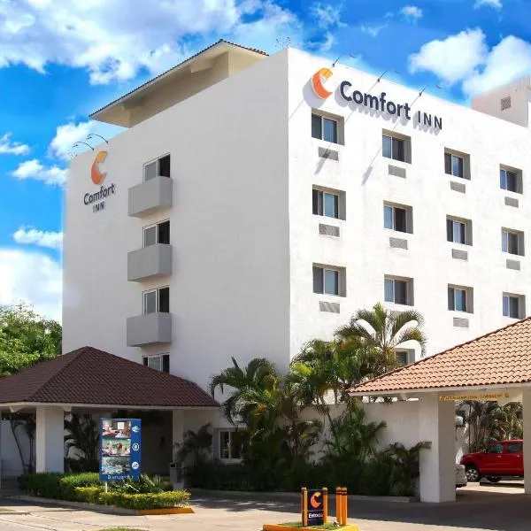 Comfort Inn Puerto Vallarta Golfside & Marina, hotel di Puerto Vallarta