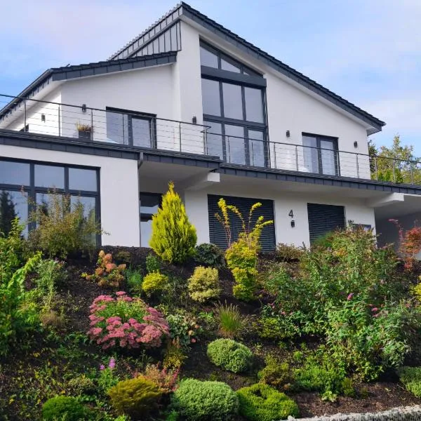 Moderne 2-Zimmer-Ferienwohnung in zentraler, ruhiger Lage โรงแรมในDrolshagen