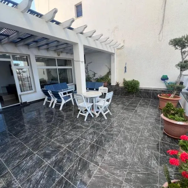 Monastir duplex with terrace,莫納斯提爾的飯店