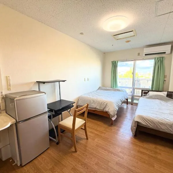ハイ沖縄金武店トイレお風呂共用 プレオープン中駐車場有 ペット同伴可能長期滞在可能2025年10月より車貸し出しサービス有希望であればお申し付けください, ξενοδοχείο σε Kin