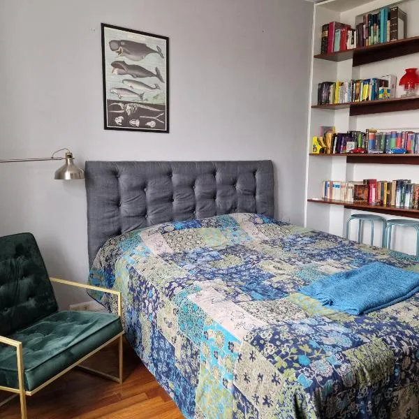 Charming room by Rock Church, hotel in Helsinki