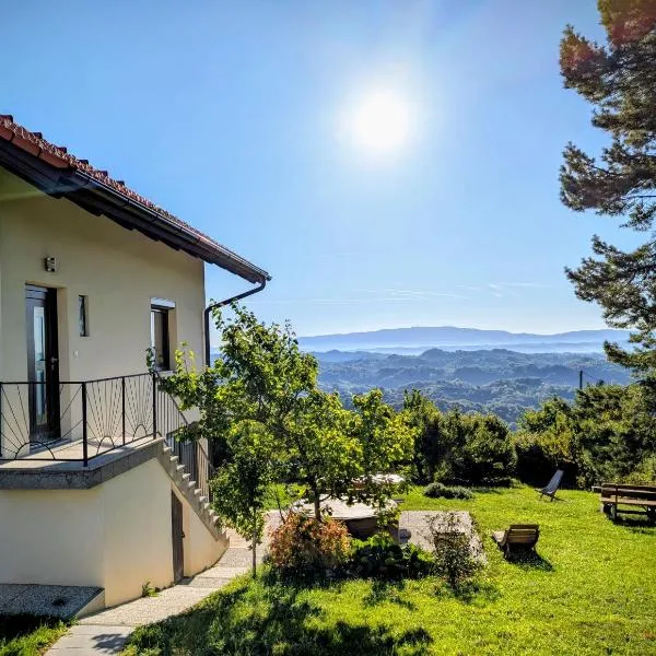 Apartma Hiša na Ravnah with hot tub, ξενοδοχείο σε Pišece