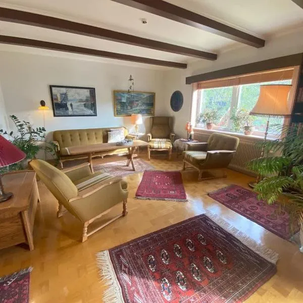 Vestmanna에 위치한 호텔 Charming Retreat with Stunning Views for 9 Guests