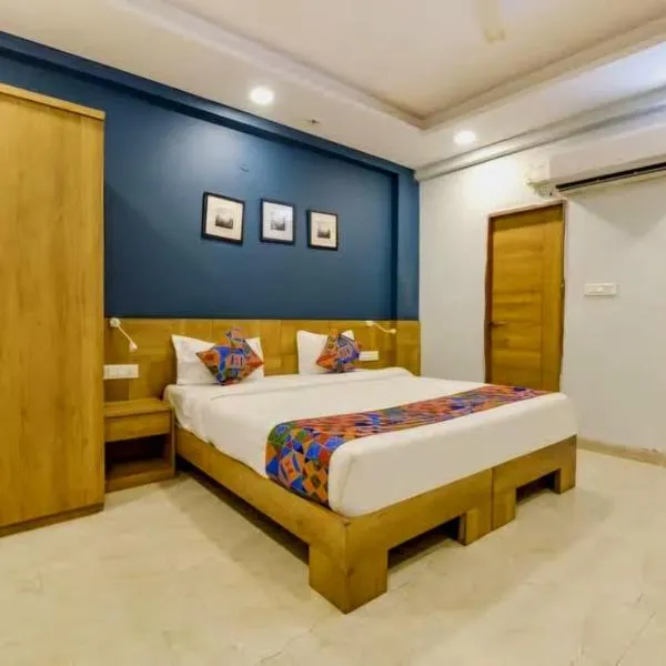 The Rush Imperial, hotel in Indore