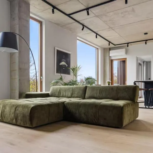 Luxury Penthouse in Best Area, Balcony & Parking: Tallinn şehrinde bir otel