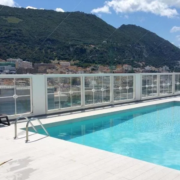 ET - Large Stylish Studio In Centre With Pool, hotel v destinaci Gibraltar