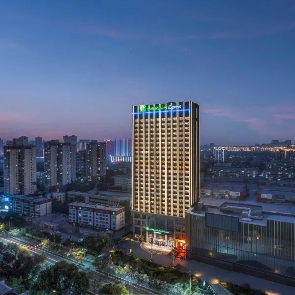 Holiday Inn Express Aksu by IHG, hotel en Aksu