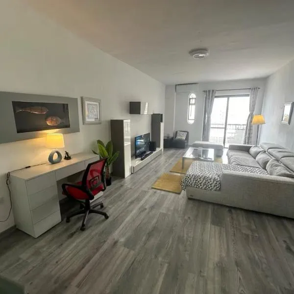 Sea front spacious Sliema, ξενοδοχείο στη Σλιέμα