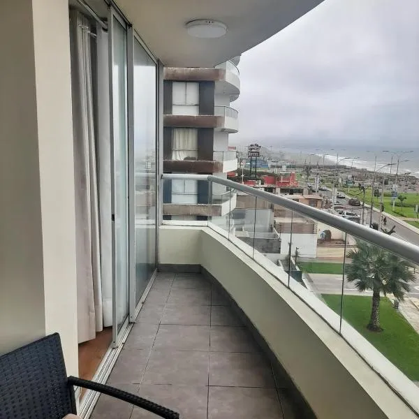 Departamento con Vista al Mar, hotel en Lima