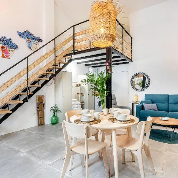 Lovely duplex on the beach, hotel a Valencia