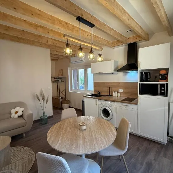 La Petite Couze, Maison cozy pour 2 en Auvergne, Hotel in Le Breuil-sur-Couze