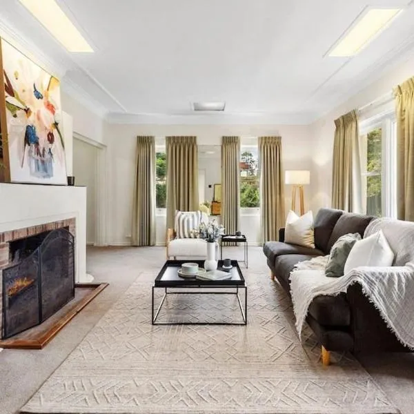 Charming Cottage Walk to City and Eat Street, hotel in Braddon