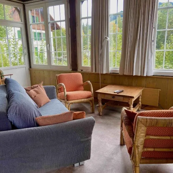 Parterre-Wohnung im Zentrum, hôtel à Gstaad
