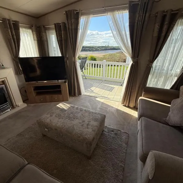 No38 - The Waterfront Sandy Bay, hotel din North Seaton