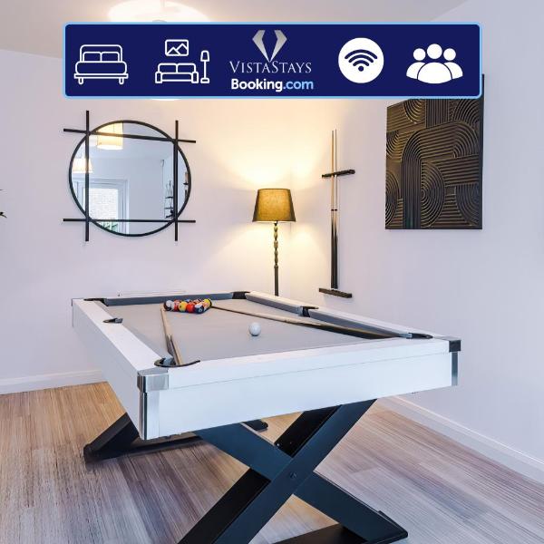 3BDR House By Vista Stays Short Lets & Serviced Accommodation Manchester With Pool Table and Driveway Parking, Manchester