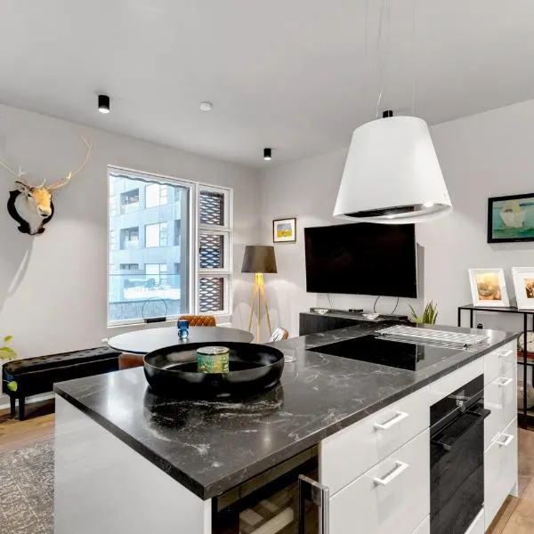 Sleek Condo in Downtown Reykjavik, hotel em Reykjavík