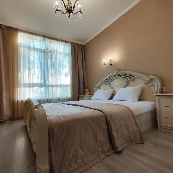 Двокімнатна , Троєщина, район 2, ТЦ район, hotel a Kíev