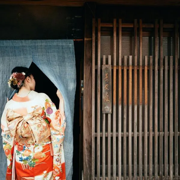 Sokuan a 120 Year Old Art Filled Inn, hotel in Yui