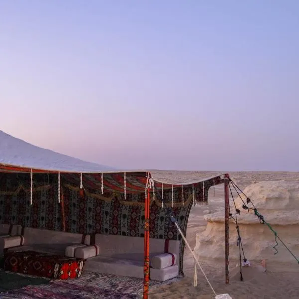 Fayoum White Desert Camp Front Lake View, hotel v destinaci Qaryat Ḩātim aţ Ţāʼī