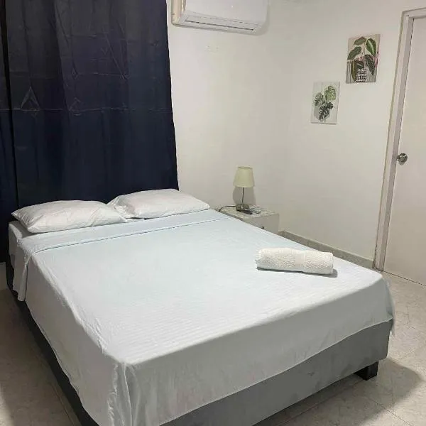 Habitación cerca al aeropuerto # 4, Hotel in Cartagena