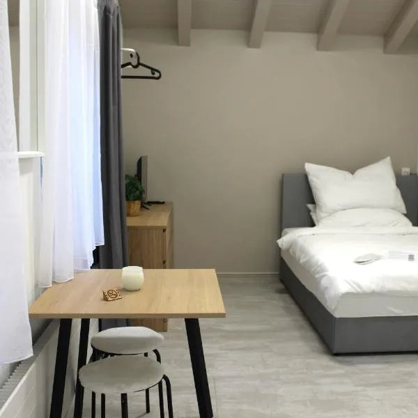 Modernes Studio mit eigenem Bad, Küche & Parkplatz, готель у місті Bilten